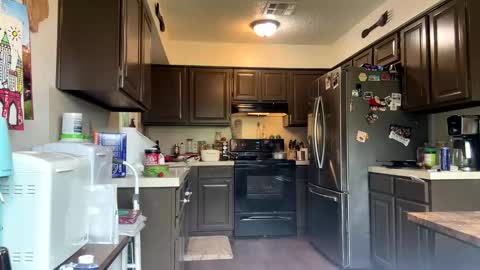 HappyD101 online show from April 2026 07:00:01 PM