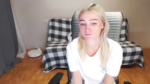 Polly online show from December 2025 01:27:01 PM