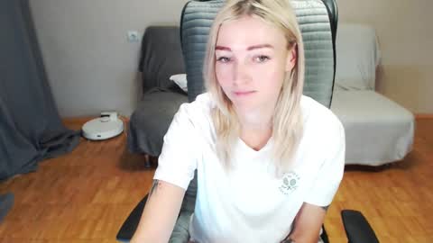 Polly online show from December 2025 04:51:02 AM