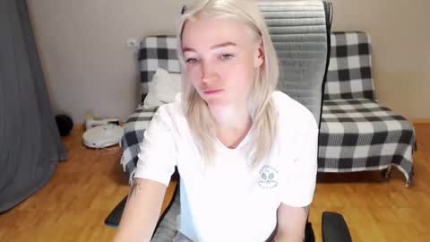 Snapshot of puma_ma chatting on February 2026 03:32:02 AM Polly online show from February 2026 03:32:02 AM