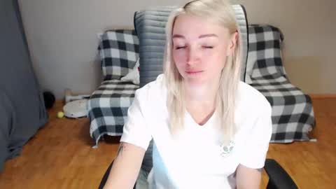 Snapshot of puma_ma chatting on February 2026 03:33:01 AM Polly online show from February 2026 03:33:01 AM