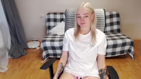 Snapshot of puma_ma chatting on February 2026 04:08:02 AM Polly online show from February 2026 04:08:02 AM