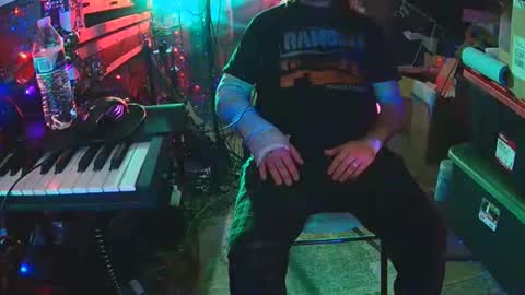 punkrunr083 online show from April 2026 08:52:02 AM