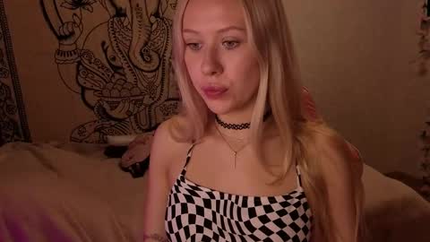 Snapshot of pureeangel chatting on May 2026 09:28:02 AM Megan online show from May 2026 09:28:02 AM