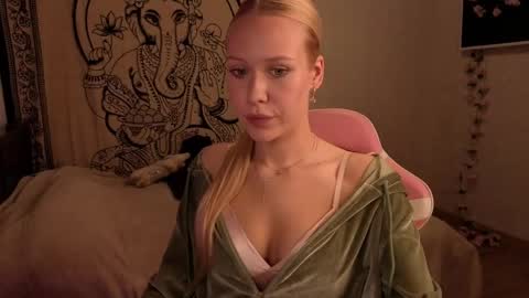 Snapshot of pureeangel chatting on May 2026 02:26:01 PM Megan online show from May 2026 02:26:01 PM