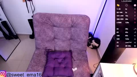 Snapshot of purple_ema chatting on September 2025 06:20:01 PM purple_ema online show from September 2025 06:20:01 PM