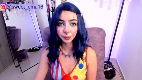 Snapshot of purple_ema chatting on October 2025 07:59:01 PM purple_ema online show from October 2025 07:59:01 PM