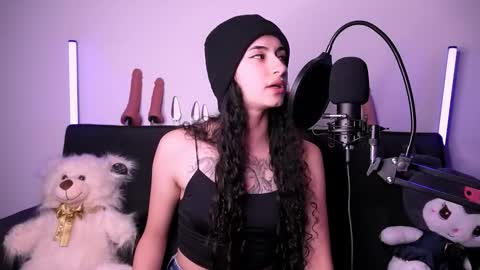 Alynn online show from March 2026 02:04:01 AM