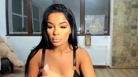 Snapshot of pussydollxx chatting on February 2025 06:37:02 PM Andreea online show from February 2025 06:37:02 PM