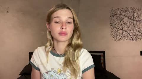 Lina online show from March 2026 02:33:01 PM