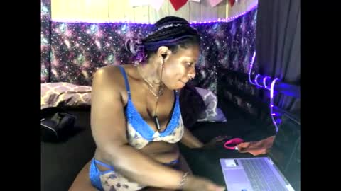 qnibee online show from November 2025 04:22:02 AM