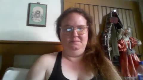 Snapshot of queen211869 chatting on December 2025 08:14:01 PM Queenjenny online show from December 2025 08:14:01 PM