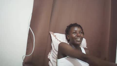 Snapshot of queen_0012 chatting on May 2026 01:40:01 PM asher online show from May 2026 01:40:01 PM