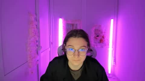Amelie online show from May 2026 07:26:01 AM