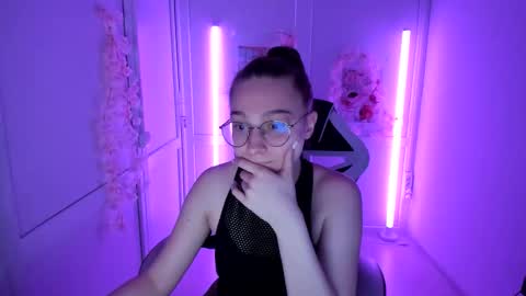 Amelie online show from May 2026 09:04:01 AM