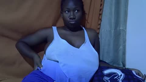 Snapshot of queen_jazmine chatting on February 2026 06:22:02 PM queen_jazmine online show from February 2026 06:22:02 PM