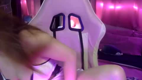 Snapshot of queen_kur chatting on November 2025 05:46:02 PM QueenHennessy online show from November 2025 05:46:02 PM