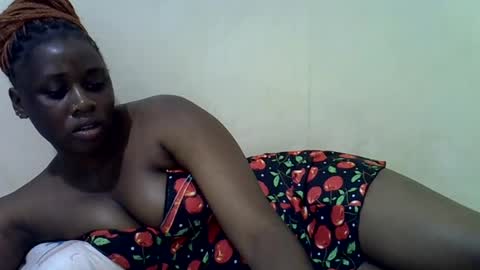 Snapshot of queen_leilla chatting on June 2026 07:40:02 AM queen_leilla online show from June 2026 07:40:02 AM