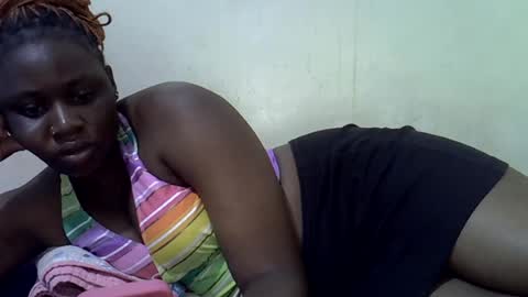 Snapshot of queen_leilla chatting on June 2026 03:24:02 PM queen_leilla online show from June 2026 03:24:02 PM