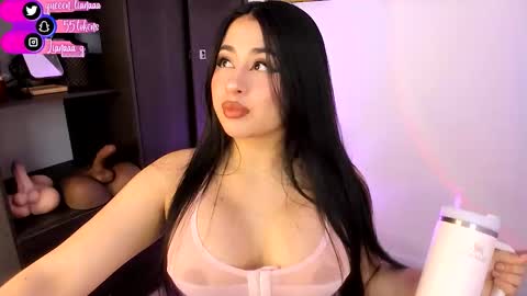 Snapshot of queen_liana chatting on November 2025 08:37:01 AM Liana online show from November 2025 08:37:01 AM