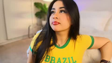 Snapshot of queen_liana chatting on February 2026 07:04:02 AM Liana online show from February 2026 07:04:02 AM