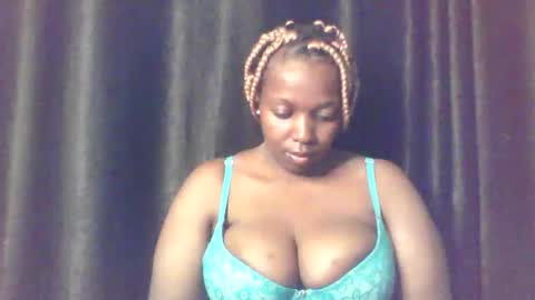 QUEEN online show from April 2026 04:10:02 AM