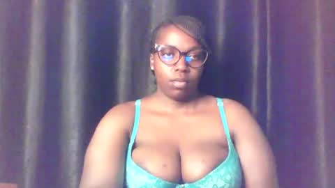 Snapshot of queen_melanine chatting on June 2026 06:52:02 AM QUEEN online show from June 2026 06:52:02 AM
