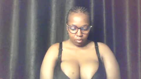 Snapshot of queen_melanine chatting on June 2026 04:02:02 AM QUEEN online show from June 2026 04:02:02 AM