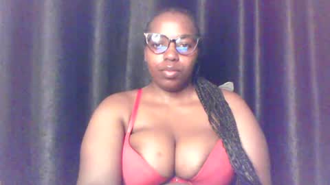 Snapshot of queen_melanine chatting on July 2026 04:18:01 AM QUEEN online show from July 2026 04:18:01 AM