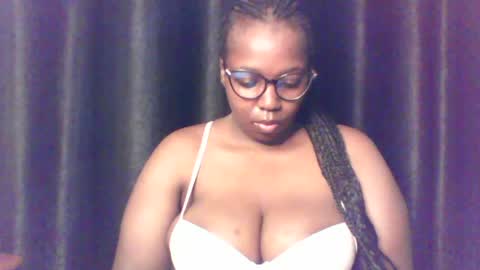 Snapshot of queen_melanine chatting on July 2026 03:56:02 AM QUEEN online show from July 2026 03:56:02 AM