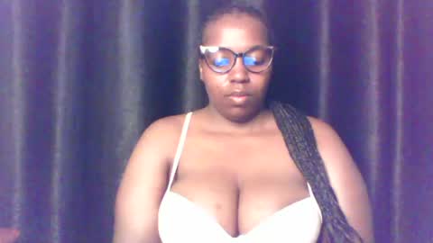 Snapshot of queen_melanine chatting on July 2026 04:19:01 AM QUEEN online show from July 2026 04:19:01 AM