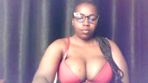 Snapshot of queen_melanine chatting on July 2026 03:52:01 AM QUEEN online show from July 2026 03:52:01 AM