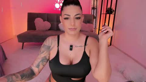 Snapshot of queen_of_deepthroat chatting on May 2026 03:45:02 AM queen_of_deepthroat online show from May 2026 03:45:02 AM