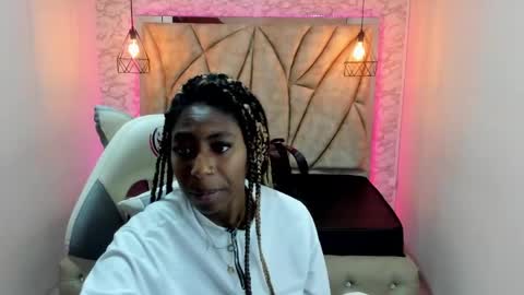 Snapshot of queen_perla_ chatting on January 2025 02:30:02 PM online show from January 2025 02:30:02 PM