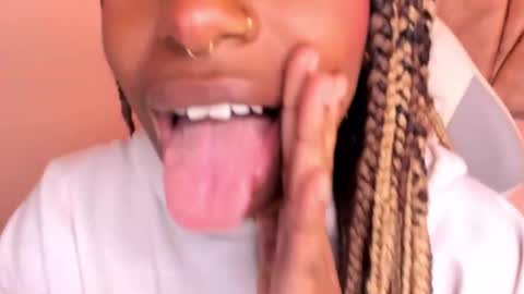 Snapshot of queen_perla_ chatting on January 2025 02:57:01 PM online show from January 2025 02:57:01 PM