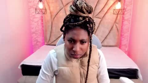 Snapshot of queen_perla_ chatting on February 2025 02:48:02 AM online show from February 2025 02:48:02 AM