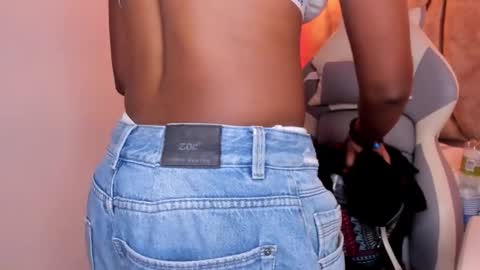 Snapshot of queen_perla_ chatting on February 2025 11:45:01 PM online show from February 2025 11:45:01 PM