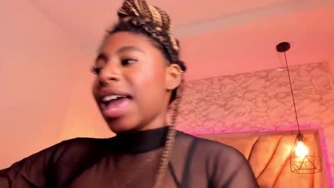 Snapshot of queen_perla_ chatting on February 2025 06:26:02 PM online show from February 2025 06:26:02 PM