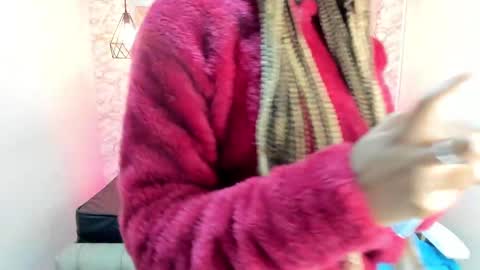 Snapshot of queen_perla_ chatting on February 2025 12:06:02 PM online show from February 2025 12:06:02 PM