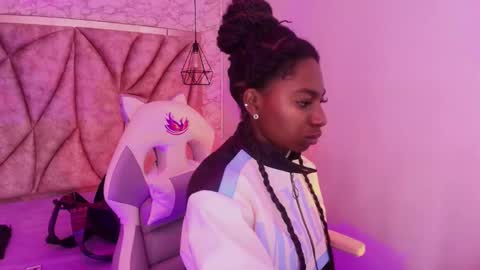   online show from November 2025 12:04:01 PM