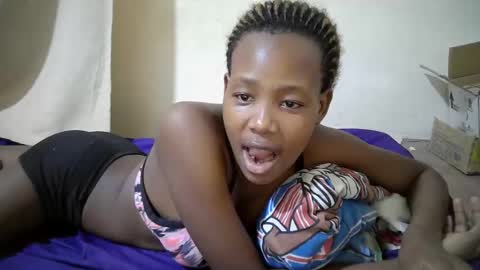 Snapshot of queen_slender chatting on May 2026 02:45:01 PM queen_slender online show from May 2026 02:45:01 PM