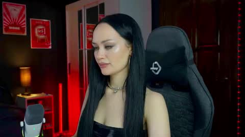 Snapshot of queenaliss chatting on February 2026 06:46:01 AM Your world and the universe Aliss online show from February 2026 06:46:01 AM