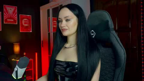 Snapshot of queenaliss chatting on March 2026 06:15:01 AM Your world and the universe Aliss online show from March 2026 06:15:01 AM