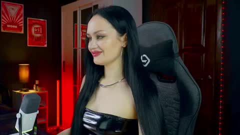 Snapshot of queenaliss chatting on March 2026 05:02:01 AM Your world and the universe Aliss online show from March 2026 05:02:01 AM