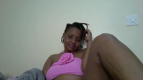 Snapshot of queenbeiby05 chatting on November 2025 07:13:02 PM queen online show from November 2025 07:13:02 PM