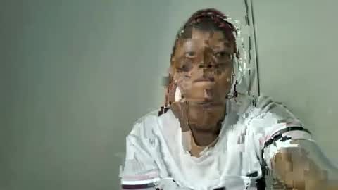 Snapshot of queenbeiby05 chatting on November 2025 08:30:01 PM queen online show from November 2025 08:30:01 PM