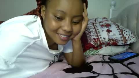 Snapshot of queenbeiby05 chatting on December 2025 12:07:01 AM queen online show from December 2025 12:07:01 AM