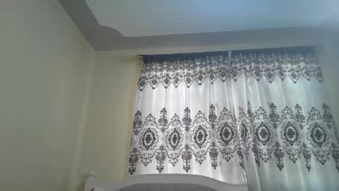 Snapshot of queenbeiby05 chatting on January 2026 12:54:02 PM queen online show from January 2026 12:54:02 PM