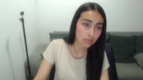 queenbyte_18 online show from October 2025 07:54:02 PM