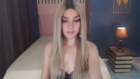 queenemeraldts online show from March 2025 06:04:01 AM